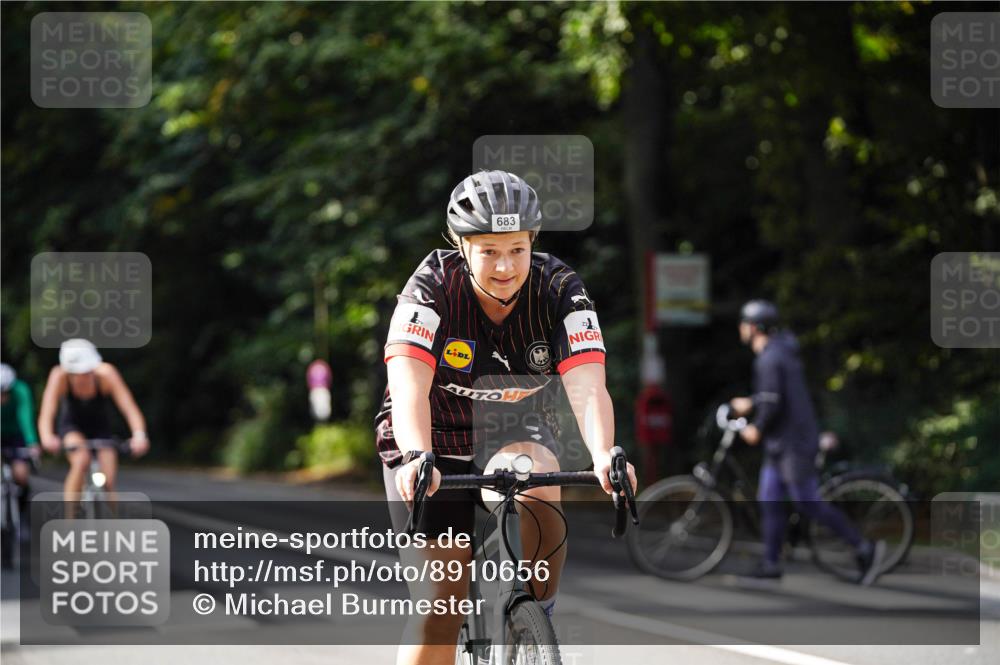 14.09.2025 - Stadtparktriathlon Michael Burmester http://msf.ph/oto/8910656 14.09.2025 10:50:37 Radfahren 676, 683, 710, 739, 753, 782 meine-sportfotos.de