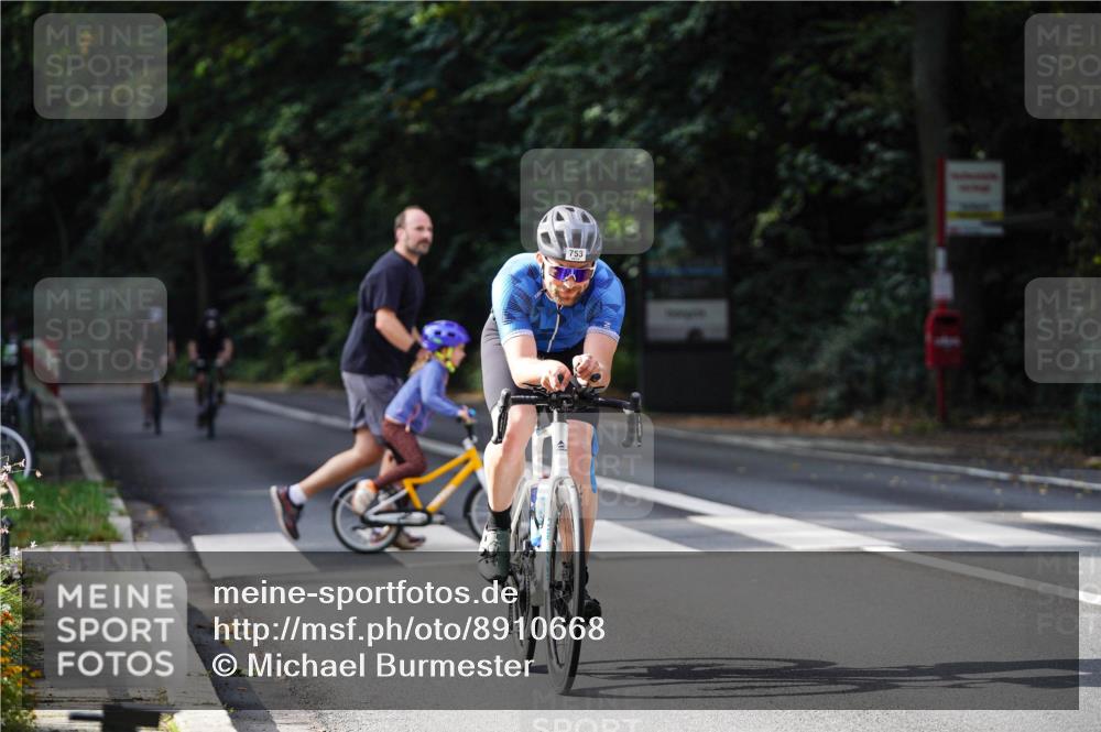 14.09.2025 - Stadtparktriathlon Michael Burmester http://msf.ph/oto/8910668 14.09.2025 10:50:45 Radfahren 659, 676, 737, 739, 753, 782 meine-sportfotos.de
