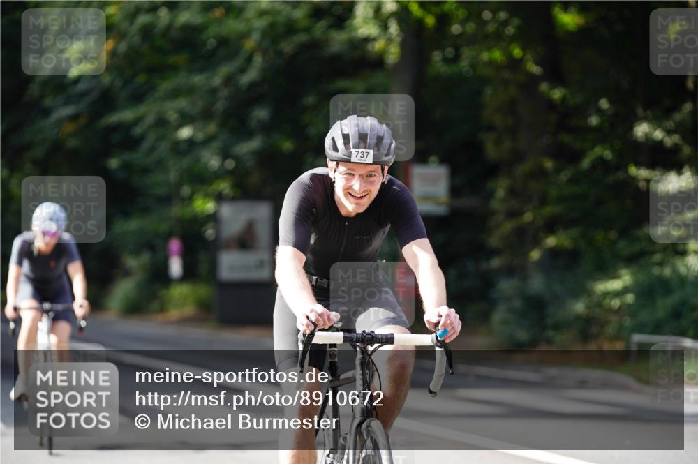 14.09.2025 - Stadtparktriathlon Michael Burmester http://msf.ph/oto/8910672 14.09.2025 10:50:50 Radfahren 659, 737, 753 meine-sportfotos.de