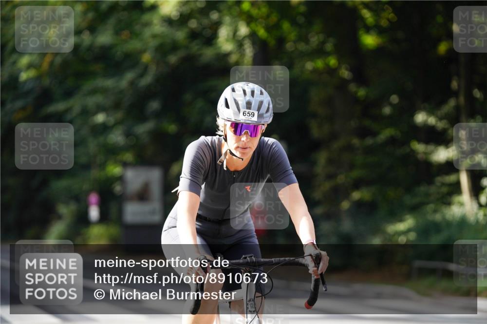 14.09.2025 - Stadtparktriathlon Michael Burmester http://msf.ph/oto/8910673 14.09.2025 10:50:52 Radfahren 621, 659, 737 meine-sportfotos.de