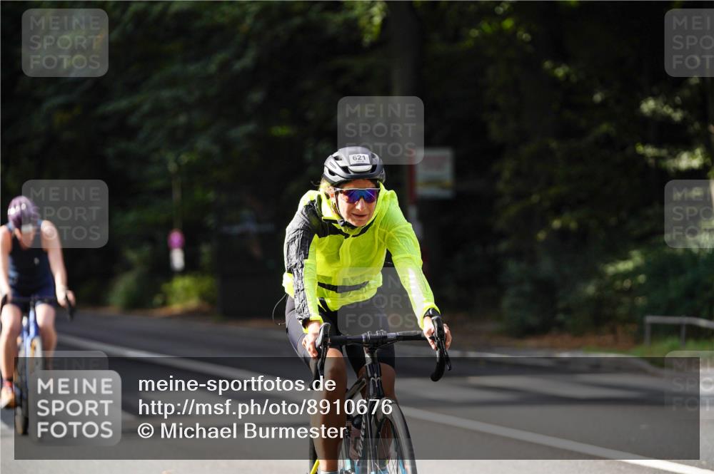 14.09.2025 - Stadtparktriathlon Michael Burmester http://msf.ph/oto/8910676 14.09.2025 10:51:00 Radfahren 621, 654, 678 meine-sportfotos.de