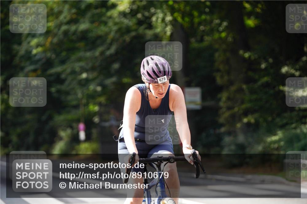 14.09.2025 - Stadtparktriathlon Michael Burmester http://msf.ph/oto/8910679 14.09.2025 10:51:02 Radfahren 621, 654, 678 meine-sportfotos.de