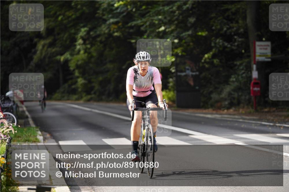 14.09.2025 - Stadtparktriathlon Michael Burmester http://msf.ph/oto/8910680 14.09.2025 10:51:05 Radfahren 621, 654, 678, 716 meine-sportfotos.de