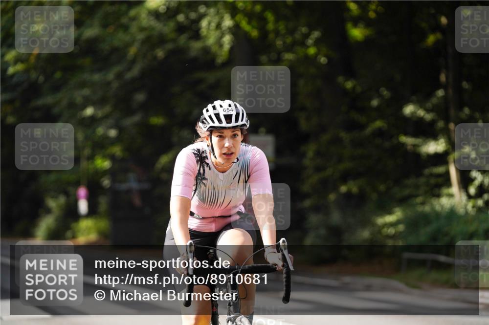 14.09.2025 - Stadtparktriathlon Michael Burmester http://msf.ph/oto/8910681 14.09.2025 10:51:06 Radfahren 621, 654, 678, 716 meine-sportfotos.de