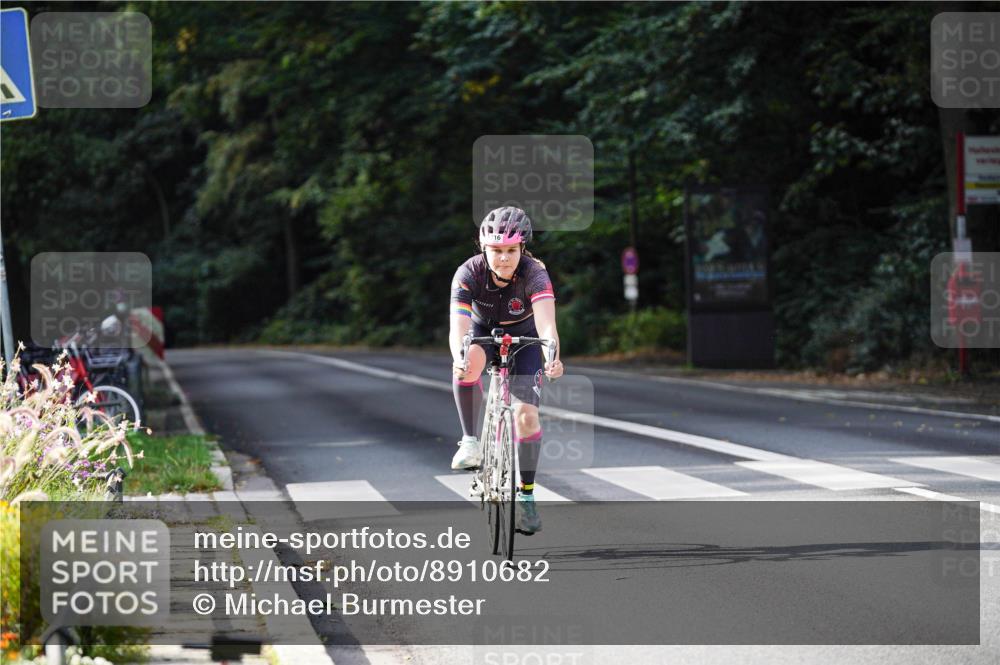 14.09.2025 - Stadtparktriathlon Michael Burmester http://msf.ph/oto/8910682 14.09.2025 10:51:12 Radfahren 716 meine-sportfotos.de
