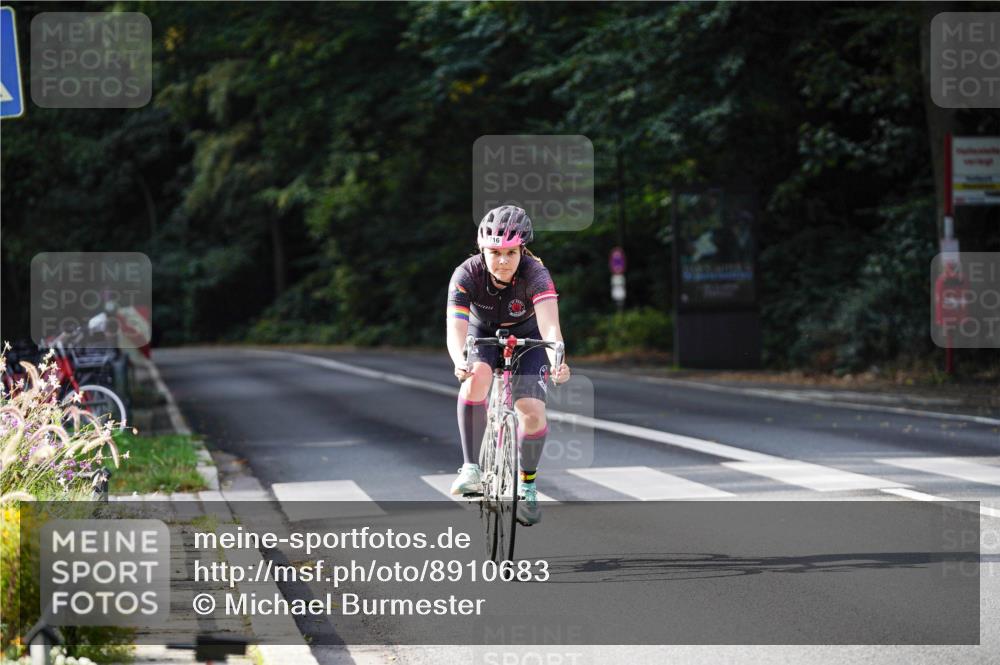 14.09.2025 - Stadtparktriathlon Michael Burmester http://msf.ph/oto/8910683 14.09.2025 10:51:12 Radfahren 716 meine-sportfotos.de