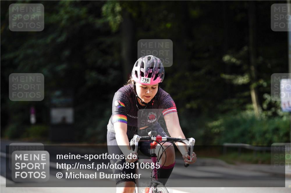 14.09.2025 - Stadtparktriathlon Michael Burmester http://msf.ph/oto/8910685 14.09.2025 10:51:13 Radfahren 716 meine-sportfotos.de