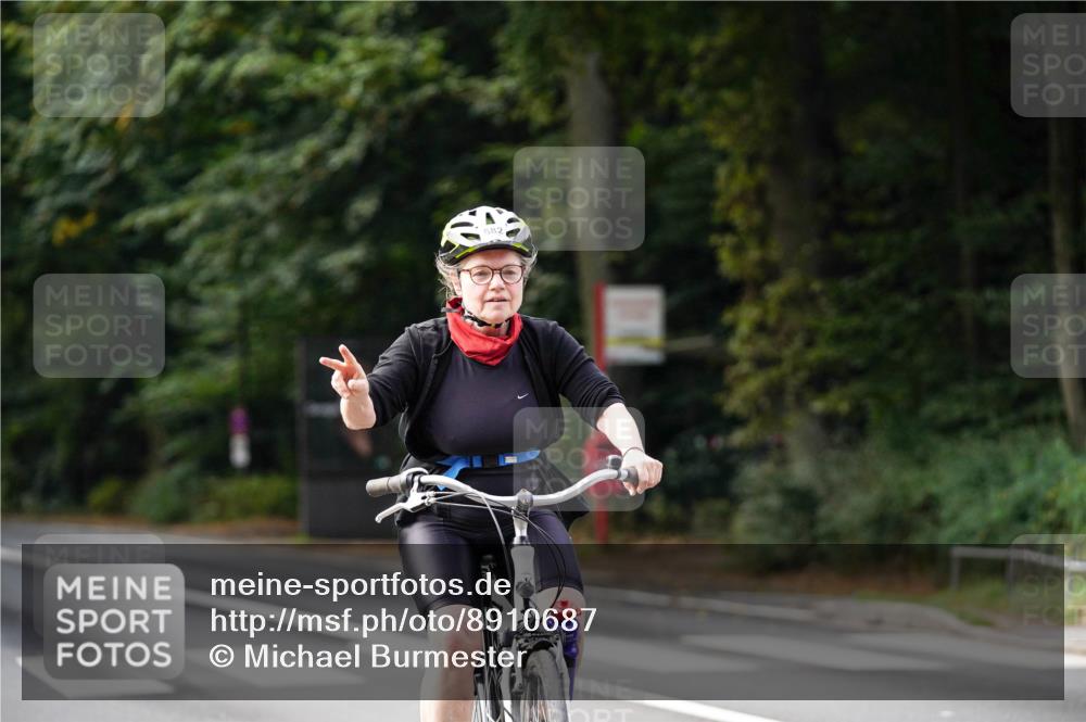 14.09.2025 - Stadtparktriathlon Michael Burmester http://msf.ph/oto/8910687 14.09.2025 10:51:32 Radfahren 664, 682 meine-sportfotos.de