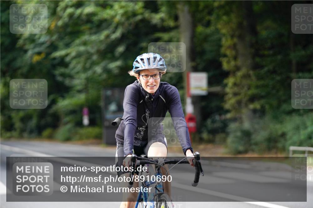 14.09.2025 - Stadtparktriathlon Michael Burmester http://msf.ph/oto/8910690 14.09.2025 10:51:39 Radfahren 664 meine-sportfotos.de