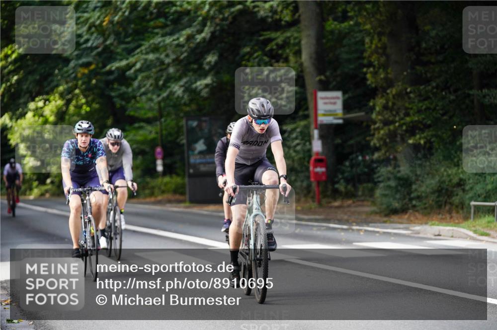 14.09.2025 - Stadtparktriathlon Michael Burmester http://msf.ph/oto/8910695 14.09.2025 10:51:53 Radfahren 651, 693, 724, 727, 743, 750, 752, 775, 804 meine-sportfotos.de