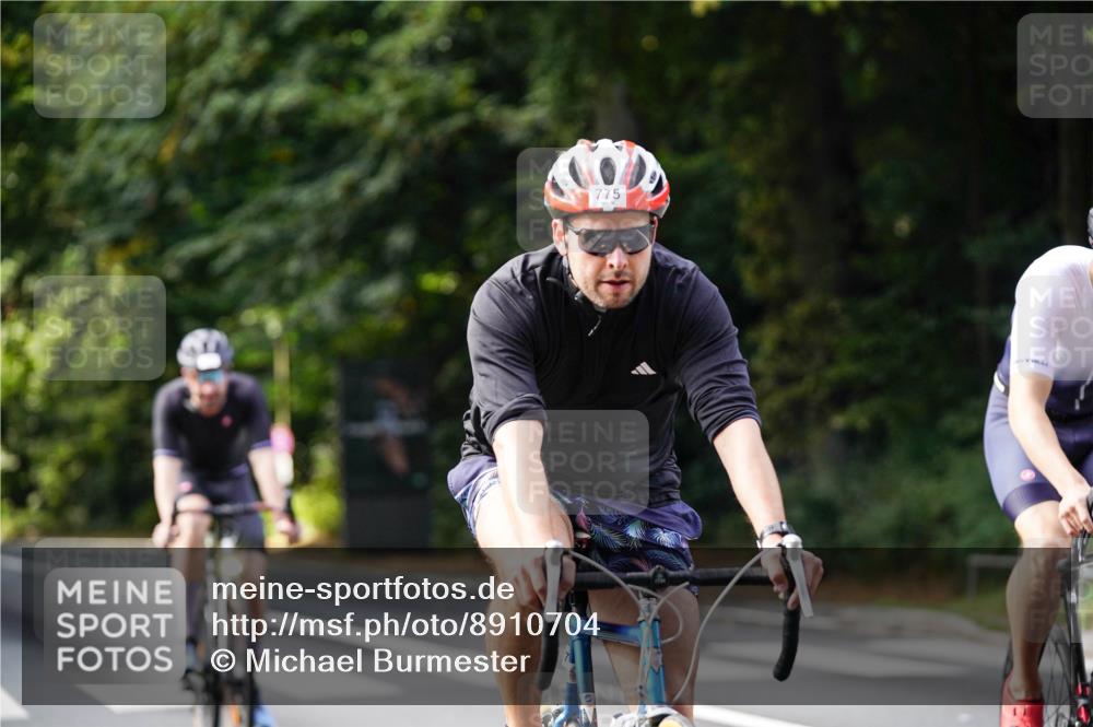 14.09.2025 - Stadtparktriathlon Michael Burmester http://msf.ph/oto/8910704 14.09.2025 10:51:58 Radfahren 651, 693, 727, 743, 752, 775, 804 meine-sportfotos.de