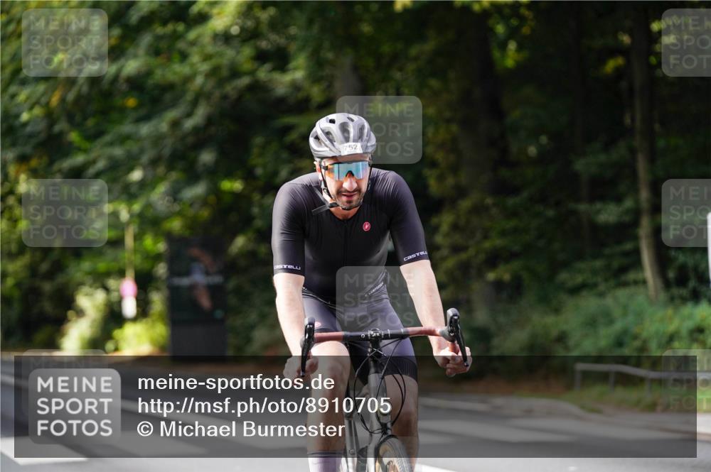14.09.2025 - Stadtparktriathlon Michael Burmester http://msf.ph/oto/8910705 14.09.2025 10:51:59 Radfahren 651, 693, 727, 743, 752, 775, 804 meine-sportfotos.de