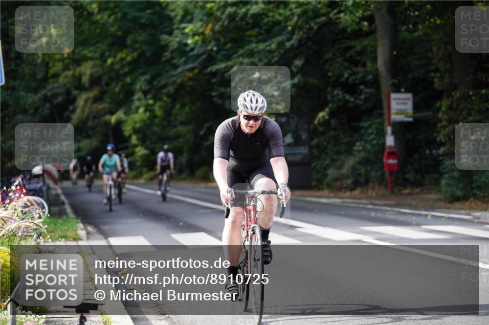 14.09.2025 - Stadtparktriathlon Michael Burmester http://msf.ph/oto/8910725 14.09.2025 10:52:20 Radfahren 633, 655, 748, 759, 797, 800, 805, 806 meine-sportfotos.de