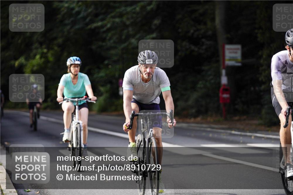 14.09.2025 - Stadtparktriathlon Michael Burmester http://msf.ph/oto/8910729 14.09.2025 10:52:24 Radfahren 633, 655, 663, 748, 800, 805, 806 meine-sportfotos.de