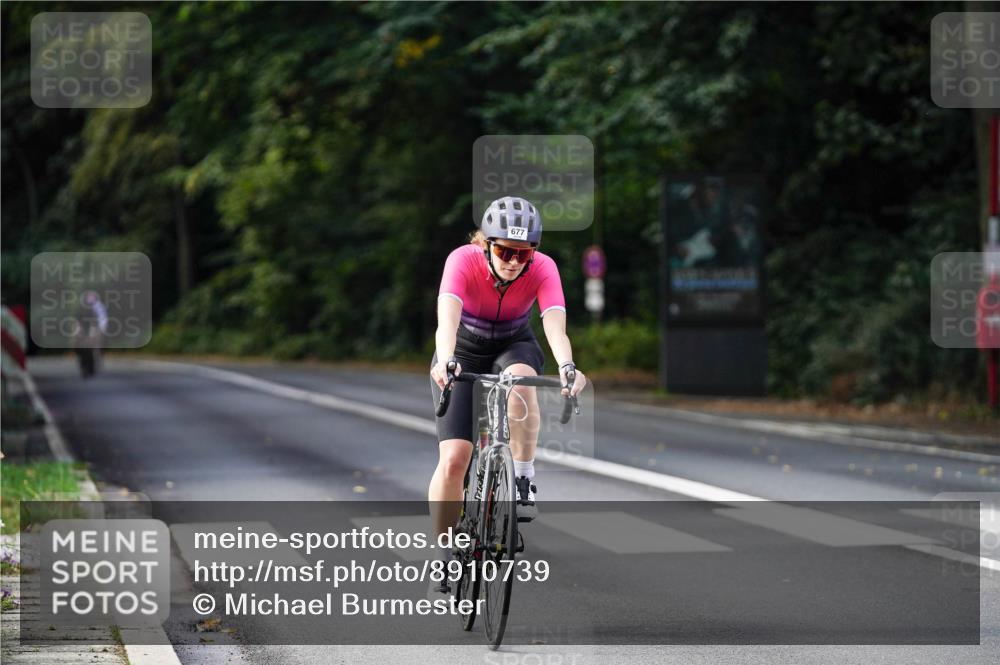14.09.2025 - Stadtparktriathlon Michael Burmester http://msf.ph/oto/8910739 14.09.2025 10:52:33 Radfahren 633, 663, 677 meine-sportfotos.de