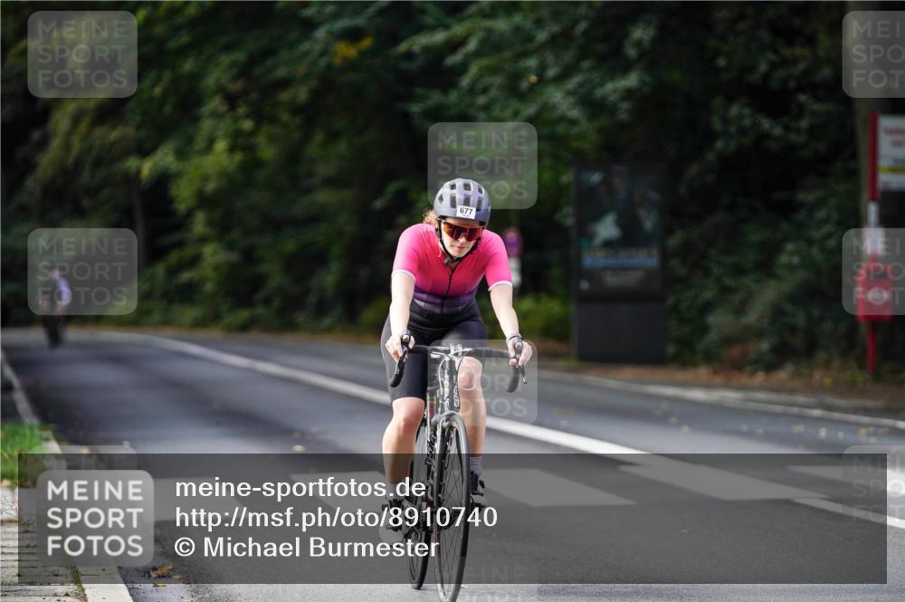 14.09.2025 - Stadtparktriathlon Michael Burmester http://msf.ph/oto/8910740 14.09.2025 10:52:34 Radfahren 633, 663, 677 meine-sportfotos.de