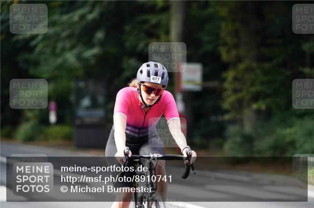 14.09.2025 - Stadtparktriathlon Michael Burmester http://msf.ph/oto/8910741 14.09.2025 10:52:34 Radfahren 633, 663, 677 meine-sportfotos.de