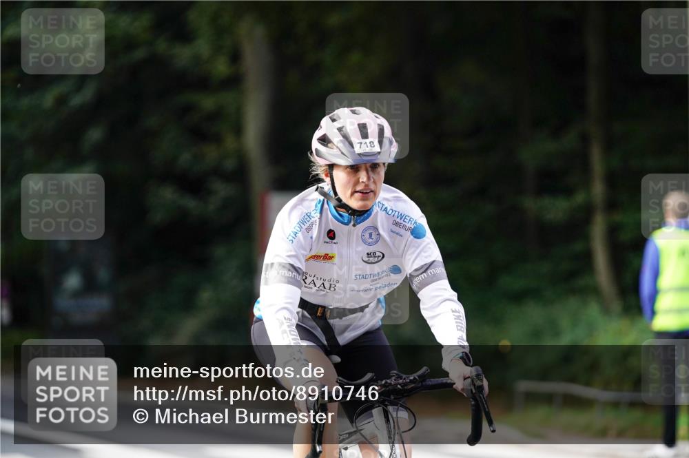 14.09.2025 - Stadtparktriathlon Michael Burmester http://msf.ph/oto/8910746 14.09.2025 10:52:45 Radfahren 646, 694, 718, 723 meine-sportfotos.de