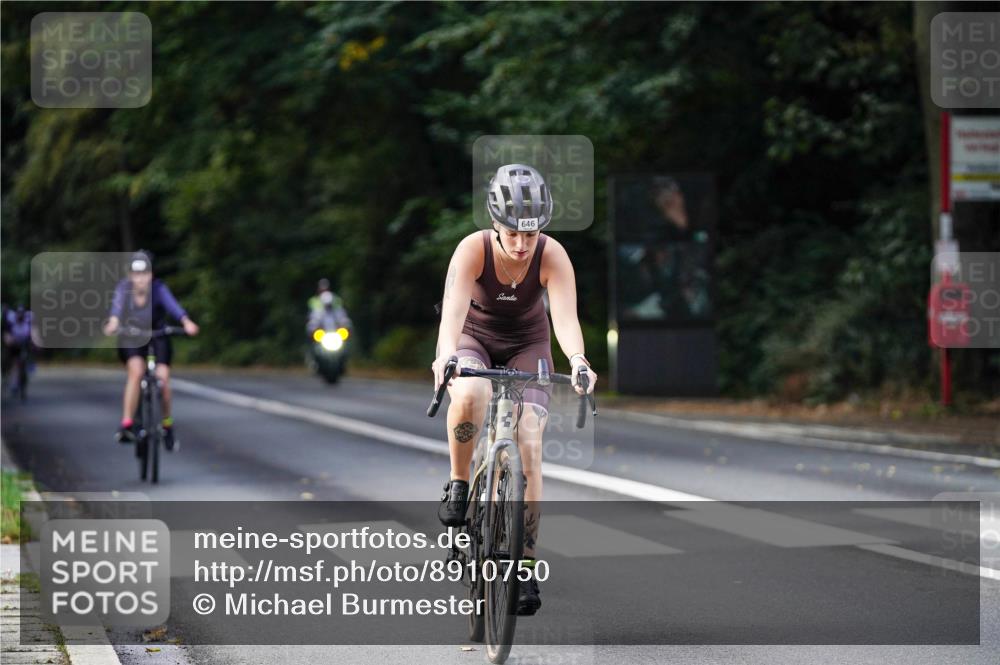 14.09.2025 - Stadtparktriathlon Michael Burmester http://msf.ph/oto/8910750 14.09.2025 10:52:51 Radfahren 646, 657, 718, 723 meine-sportfotos.de