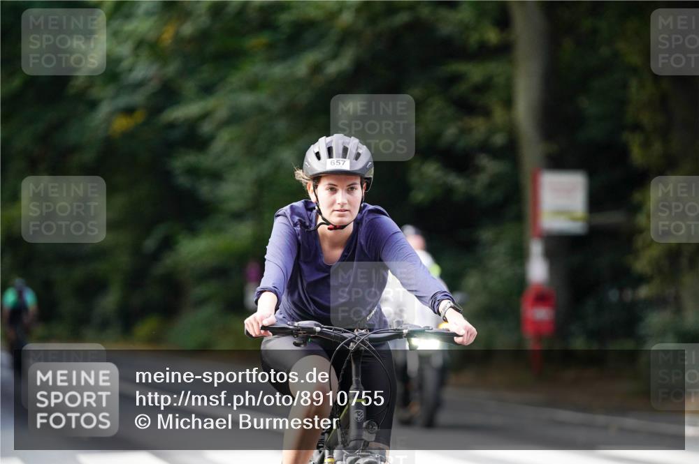 14.09.2025 - Stadtparktriathlon Michael Burmester http://msf.ph/oto/8910755 14.09.2025 10:52:55 Radfahren 646, 657, 708, 723, 730 meine-sportfotos.de