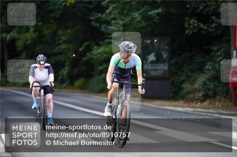 14.09.2025 - Stadtparktriathlon Michael Burmester http://msf.ph/oto/8910757 14.09.2025 10:52:59 Radfahren 657, 691, 708, 730 meine-sportfotos.de