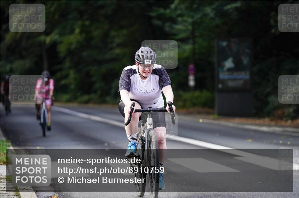 14.09.2025 - Stadtparktriathlon Michael Burmester http://msf.ph/oto/8910759 14.09.2025 10:53:01 Radfahren 657, 691, 708, 730 meine-sportfotos.de