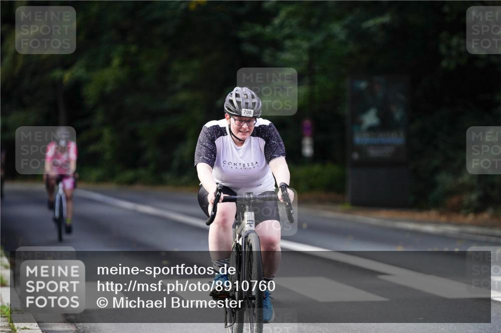 14.09.2025 - Stadtparktriathlon Michael Burmester http://msf.ph/oto/8910760 14.09.2025 10:53:01 Radfahren 657, 691, 708, 730 meine-sportfotos.de