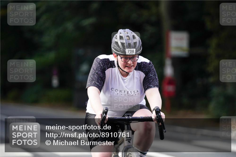 14.09.2025 - Stadtparktriathlon Michael Burmester http://msf.ph/oto/8910761 14.09.2025 10:53:02 Radfahren 691, 708, 730 meine-sportfotos.de