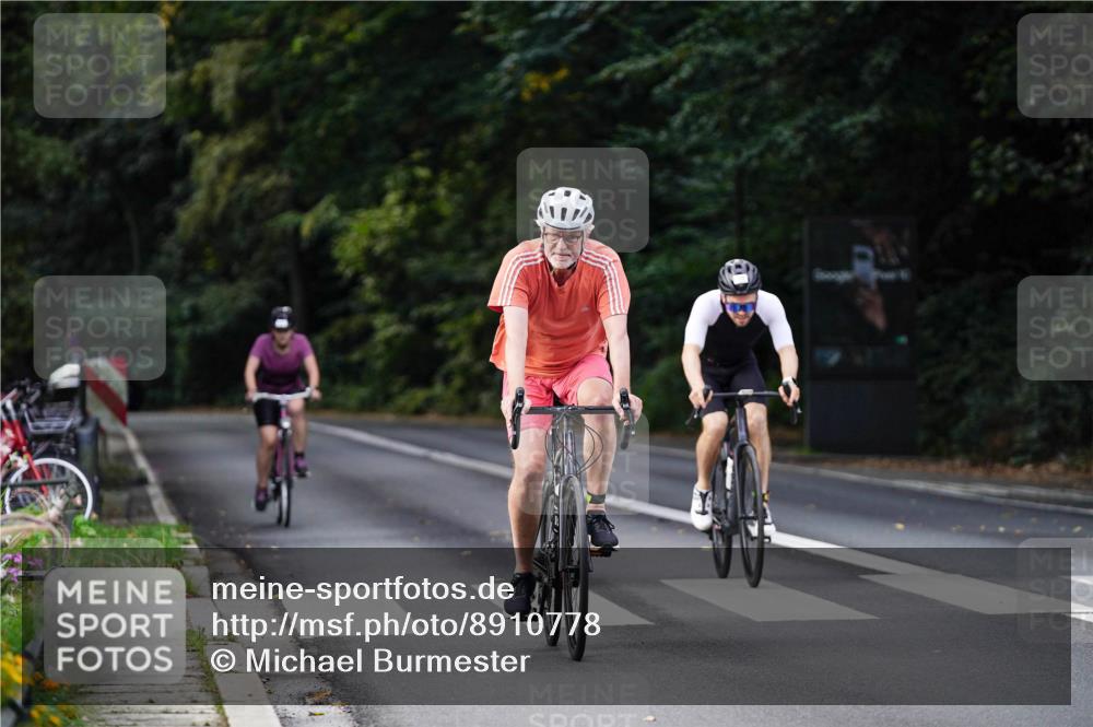 14.09.2025 - Stadtparktriathlon Michael Burmester http://msf.ph/oto/8910778 14.09.2025 10:53:53 Radfahren 631, 668, 685, 758, 766, 808 meine-sportfotos.de