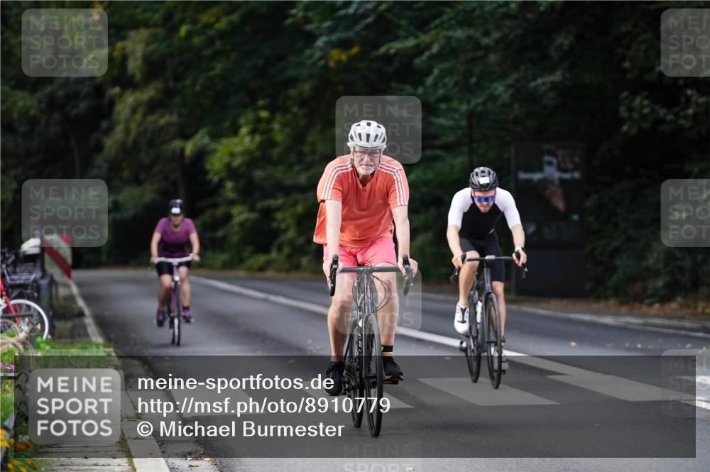 14.09.2025 - Stadtparktriathlon Michael Burmester http://msf.ph/oto/8910779 14.09.2025 10:53:53 Radfahren 631, 668, 685, 758, 766, 808 meine-sportfotos.de