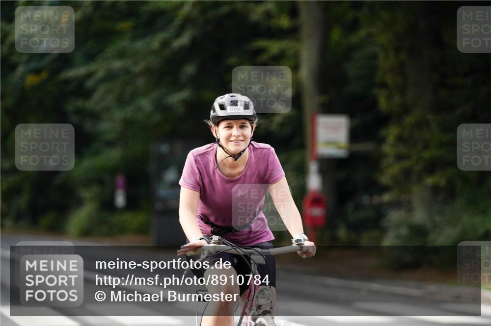 14.09.2025 - Stadtparktriathlon Michael Burmester http://msf.ph/oto/8910784 14.09.2025 10:53:57 Radfahren 668, 758 meine-sportfotos.de
