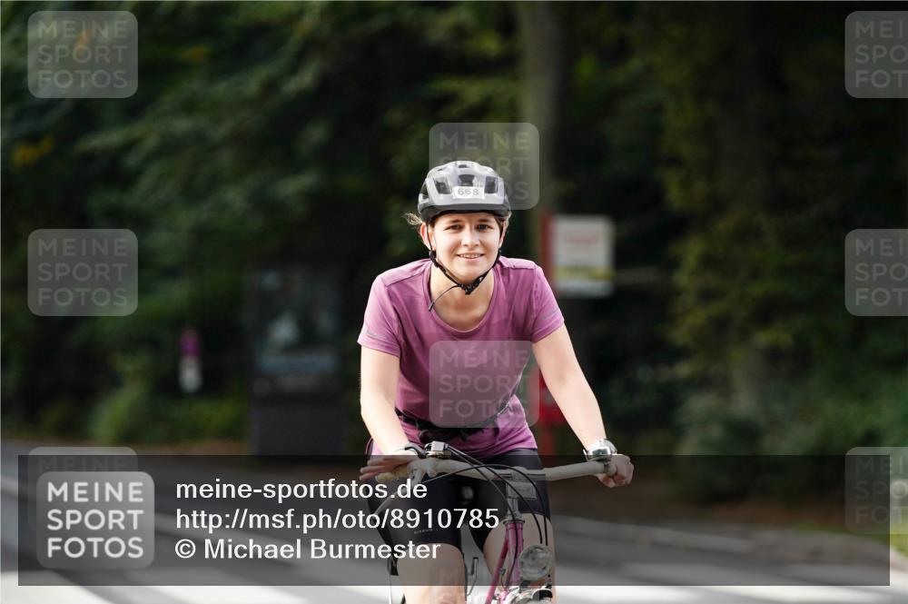 14.09.2025 - Stadtparktriathlon Michael Burmester http://msf.ph/oto/8910785 14.09.2025 10:53:57 Radfahren 668, 758 meine-sportfotos.de