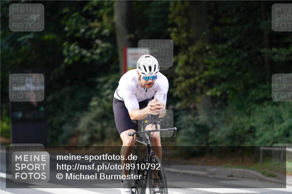 14.09.2025 - Stadtparktriathlon Michael Burmester http://msf.ph/oto/8910792 14.09.2025 10:54:15 Radfahren 735, 761, 793, 865 meine-sportfotos.de