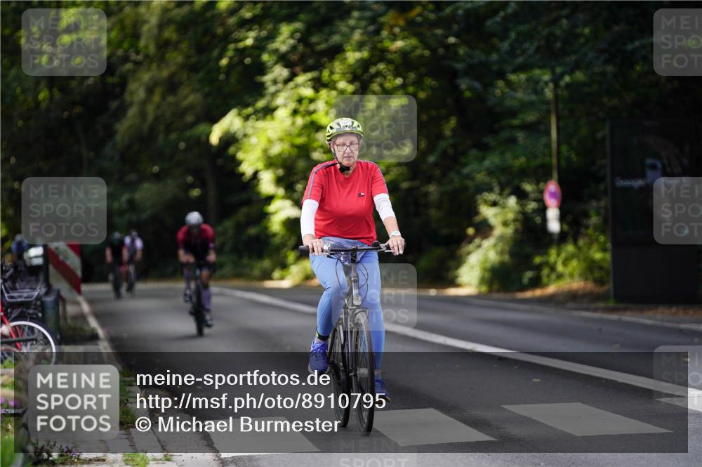 14.09.2025 - Stadtparktriathlon Michael Burmester http://msf.ph/oto/8910795 14.09.2025 10:54:17 Radfahren 735, 761, 793, 865 meine-sportfotos.de
