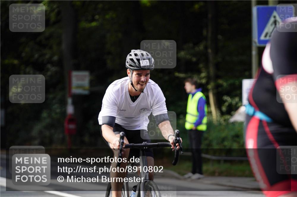 14.09.2025 - Stadtparktriathlon Michael Burmester http://msf.ph/oto/8910802 14.09.2025 10:54:28 Radfahren 629, 667, 688, 779, 815, 823, 880 meine-sportfotos.de