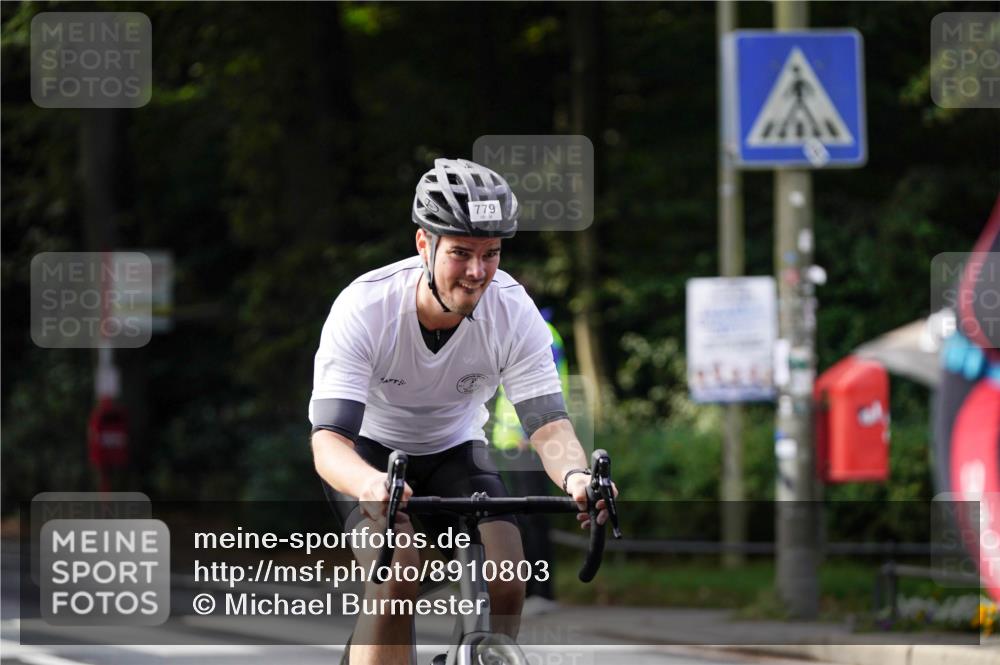 14.09.2025 - Stadtparktriathlon Michael Burmester http://msf.ph/oto/8910803 14.09.2025 10:54:28 Radfahren 629, 667, 688, 779, 815, 823, 880 meine-sportfotos.de