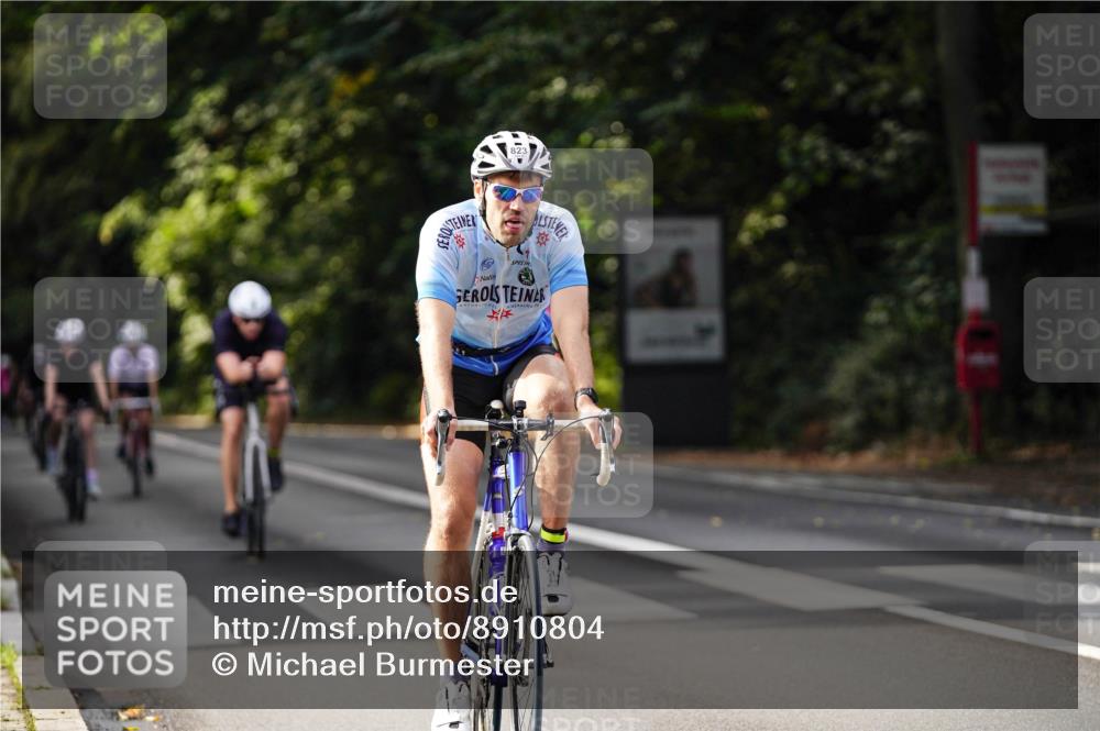 14.09.2025 - Stadtparktriathlon Michael Burmester http://msf.ph/oto/8910804 14.09.2025 10:54:30 Radfahren 629, 667, 688, 779, 815, 823, 880 meine-sportfotos.de