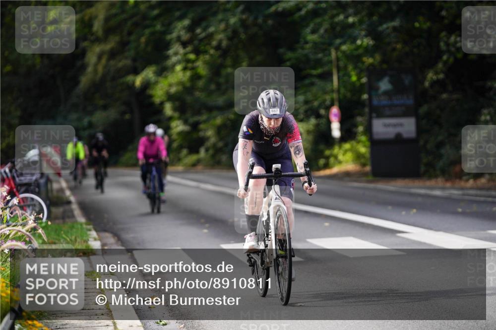 14.09.2025 - Stadtparktriathlon Michael Burmester http://msf.ph/oto/8910811 14.09.2025 10:54:36 Radfahren 629, 667, 671, 688, 732, 749, 823, 880 meine-sportfotos.de