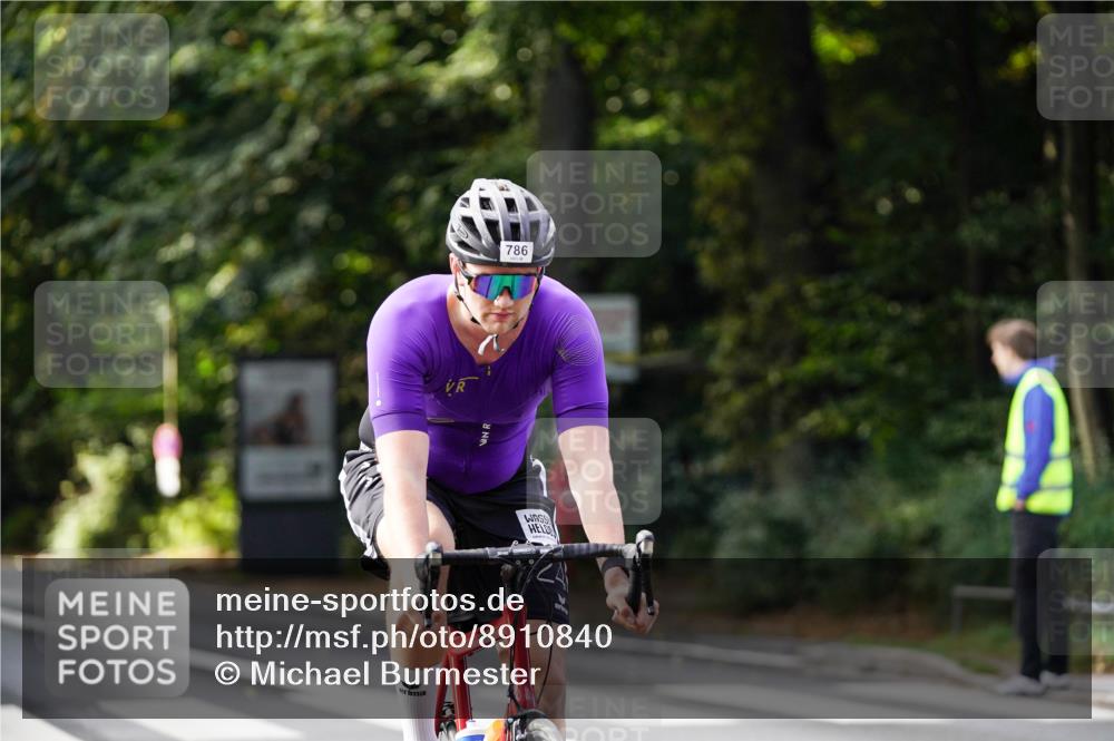 14.09.2025 - Stadtparktriathlon Michael Burmester http://msf.ph/oto/8910840 14.09.2025 10:55:02 Radfahren 686, 687, 700, 704, 769, 786, 901 meine-sportfotos.de