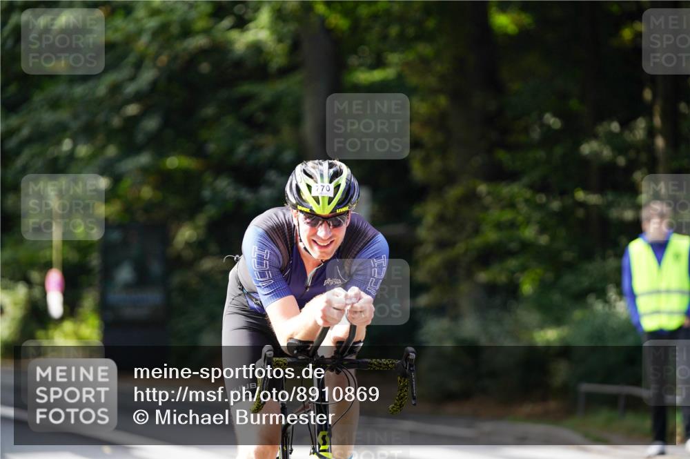 14.09.2025 - Stadtparktriathlon Michael Burmester http://msf.ph/oto/8910869 14.09.2025 10:55:34 Radfahren 762, 770 meine-sportfotos.de