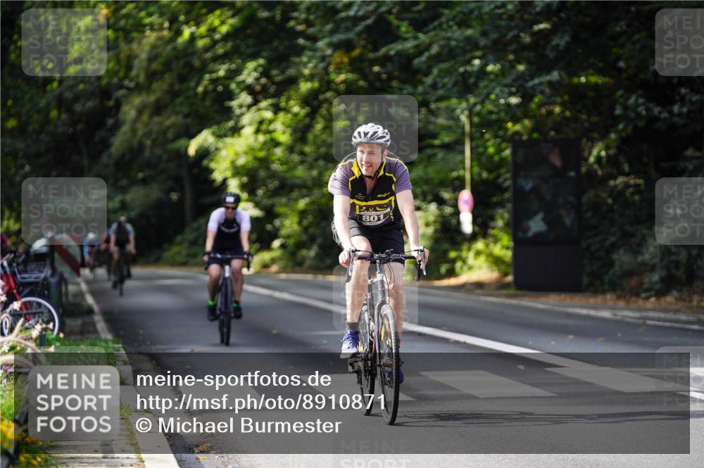 14.09.2025 - Stadtparktriathlon Michael Burmester http://msf.ph/oto/8910871 14.09.2025 10:55:45 Radfahren 650, 765, 801 meine-sportfotos.de