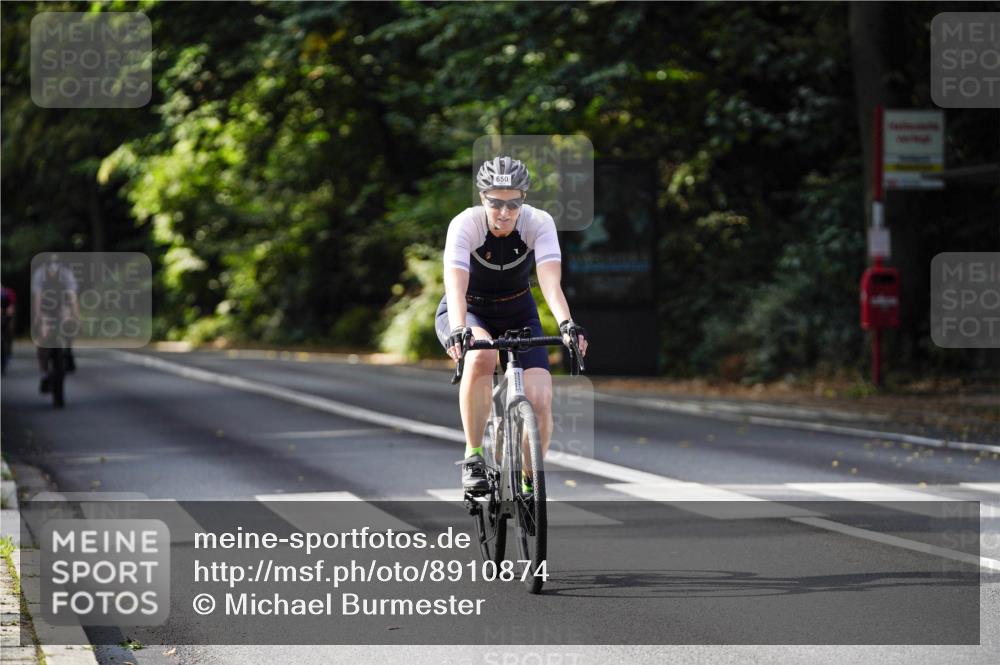 14.09.2025 - Stadtparktriathlon Michael Burmester http://msf.ph/oto/8910874 14.09.2025 10:55:47 Radfahren 650, 765, 792, 801, 851 meine-sportfotos.de