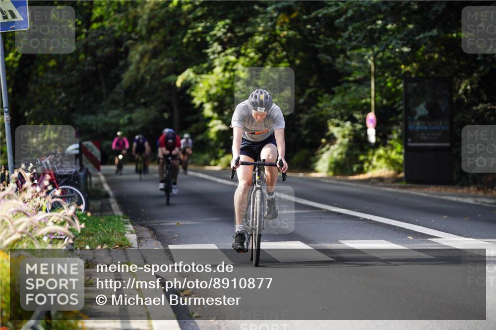14.09.2025 - Stadtparktriathlon Michael Burmester http://msf.ph/oto/8910877 14.09.2025 10:55:51 Radfahren 650, 740, 765, 792, 801, 851 meine-sportfotos.de