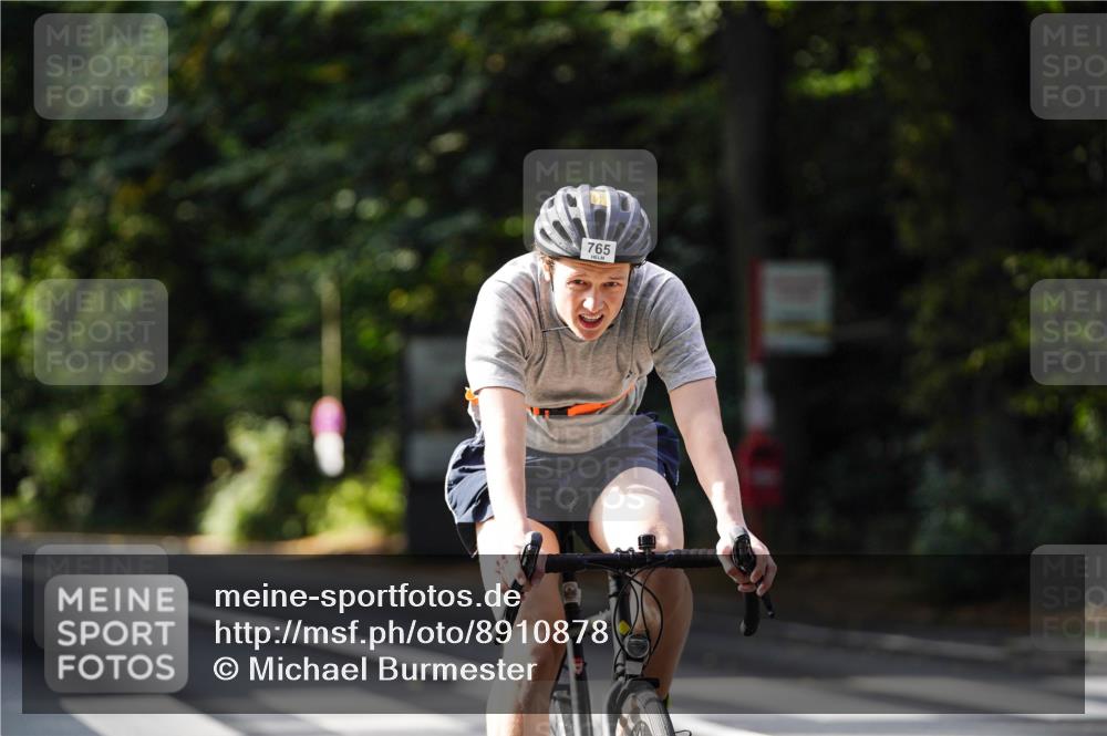 14.09.2025 - Stadtparktriathlon Michael Burmester http://msf.ph/oto/8910878 14.09.2025 10:55:53 Radfahren 647, 650, 740, 765, 792, 818, 851 meine-sportfotos.de