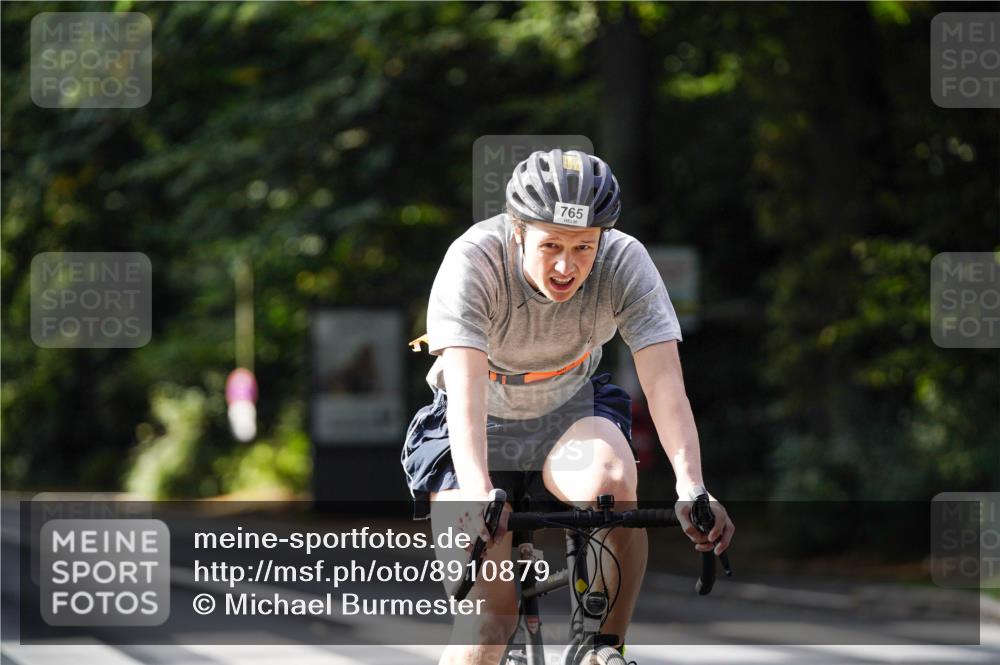 14.09.2025 - Stadtparktriathlon Michael Burmester http://msf.ph/oto/8910879 14.09.2025 10:55:53 Radfahren 647, 650, 740, 765, 792, 818, 851 meine-sportfotos.de