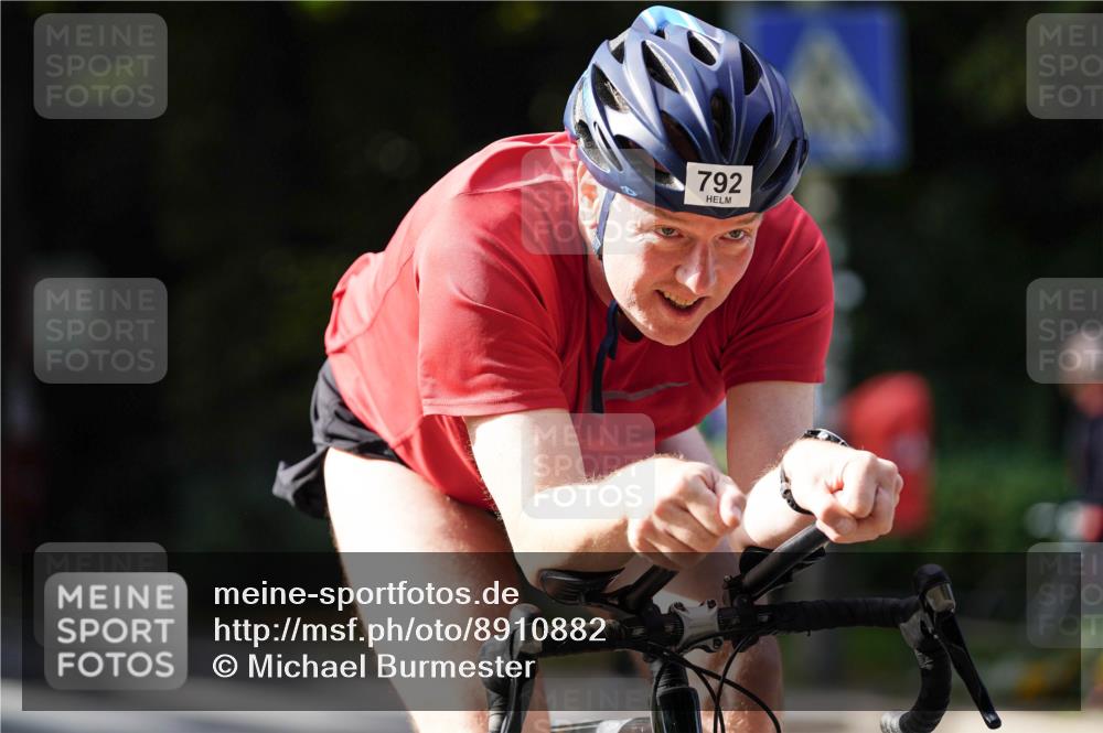 14.09.2025 - Stadtparktriathlon Michael Burmester http://msf.ph/oto/8910882 14.09.2025 10:55:56 Radfahren 647, 679, 740, 765, 792, 818, 851 meine-sportfotos.de