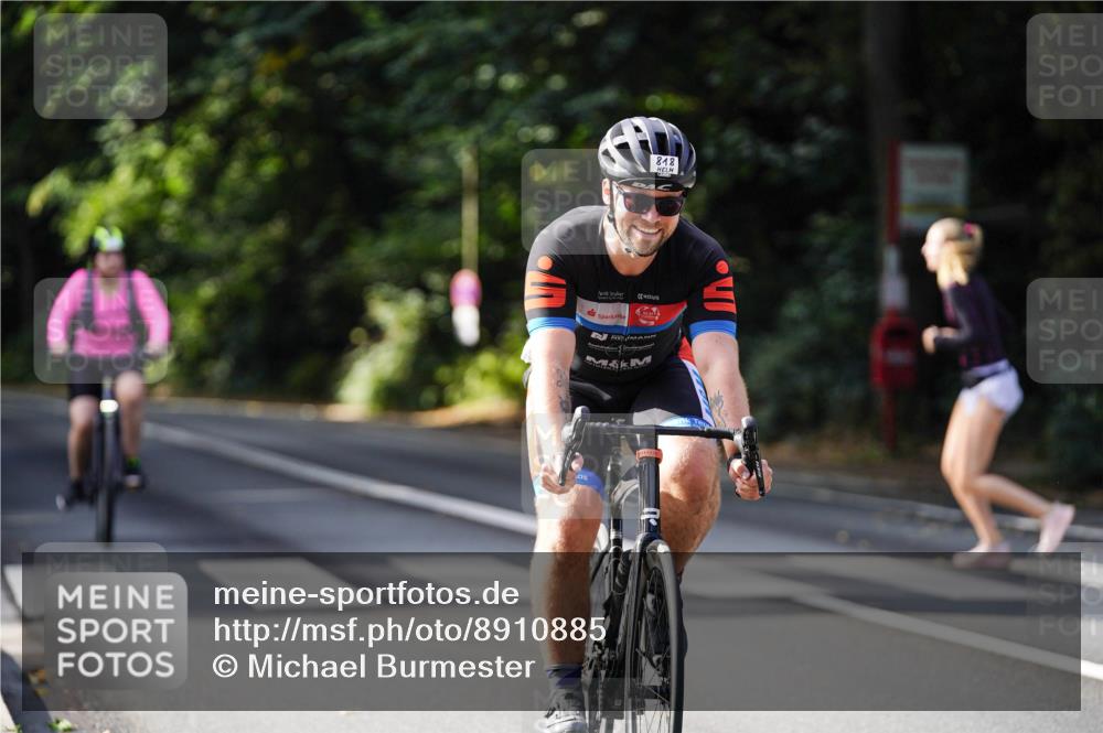 14.09.2025 - Stadtparktriathlon Michael Burmester http://msf.ph/oto/8910885 14.09.2025 10:56:01 Radfahren 647, 679, 740, 781, 792, 818, 831, 851 meine-sportfotos.de