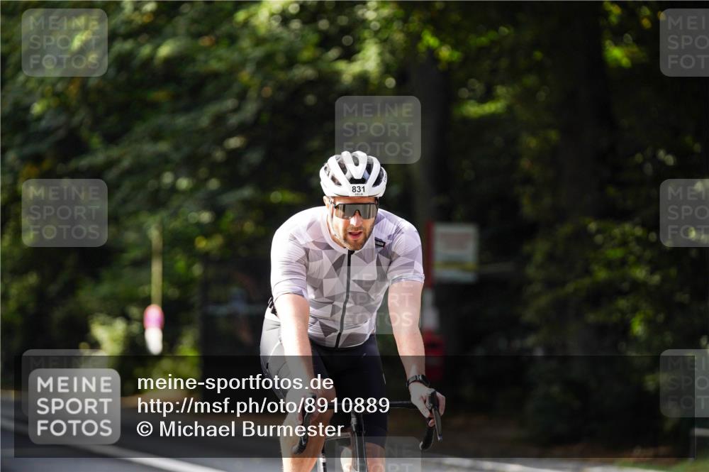 14.09.2025 - Stadtparktriathlon Michael Burmester http://msf.ph/oto/8910889 14.09.2025 10:56:07 Radfahren 679, 781, 818, 831 meine-sportfotos.de