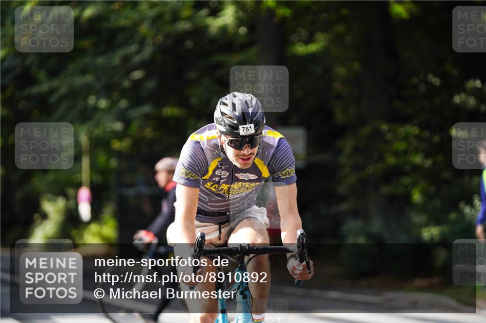 14.09.2025 - Stadtparktriathlon Michael Burmester http://msf.ph/oto/8910892 14.09.2025 10:56:10 Radfahren 679, 781, 831 meine-sportfotos.de