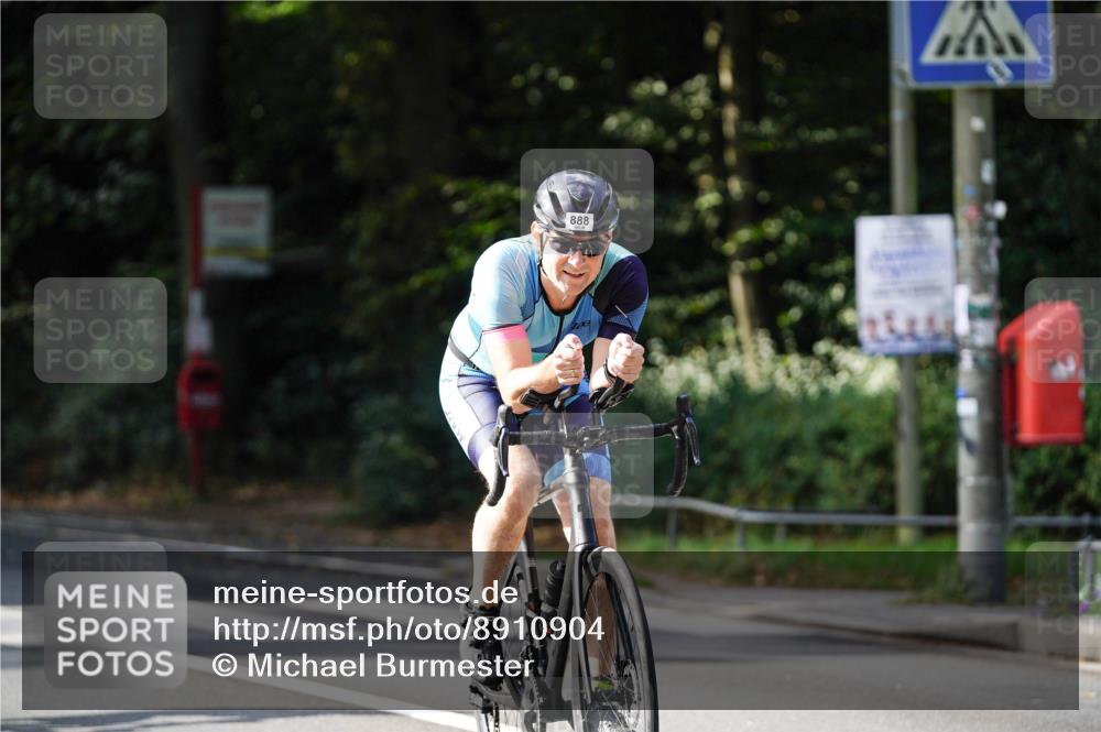 14.09.2025 - Stadtparktriathlon Michael Burmester http://msf.ph/oto/8910904 14.09.2025 10:56:27 Radfahren 645, 756, 763, 778, 802, 803, 888 meine-sportfotos.de